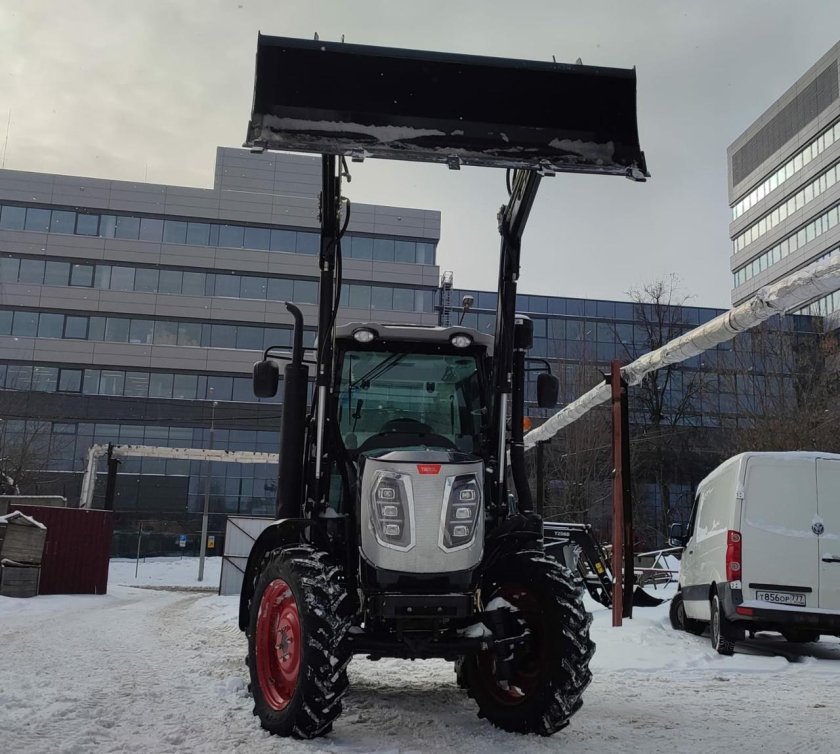 Tavol трактор