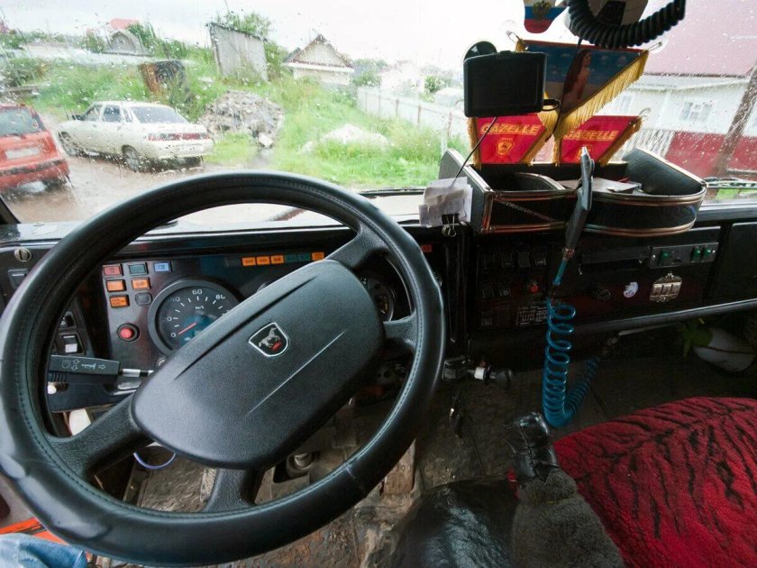 КАМАЗ 6520 самосвал салон