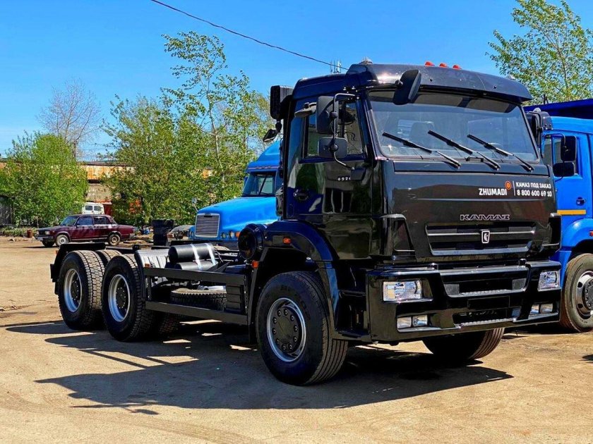 КАМАЗ 6520 черный