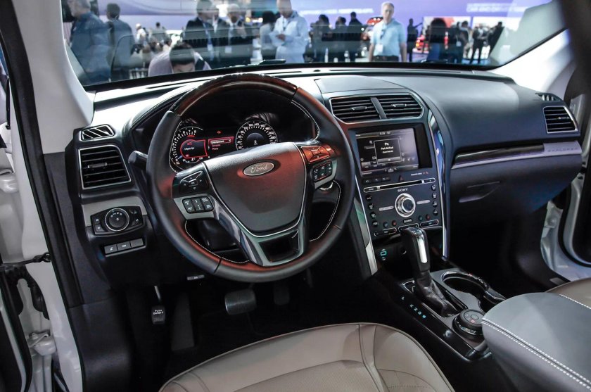 Ford Explorer 2016 салон
