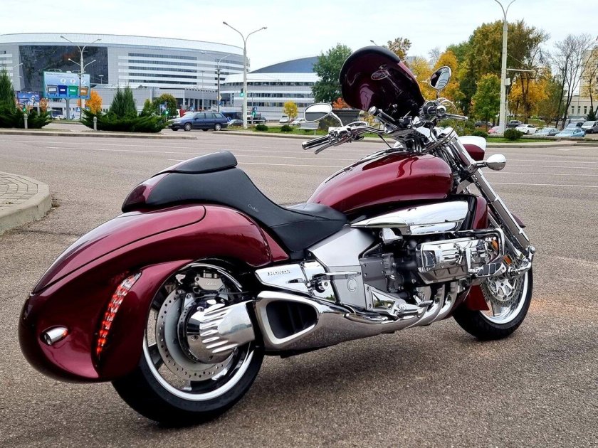 Хонда Валькирия руна золотого цвета