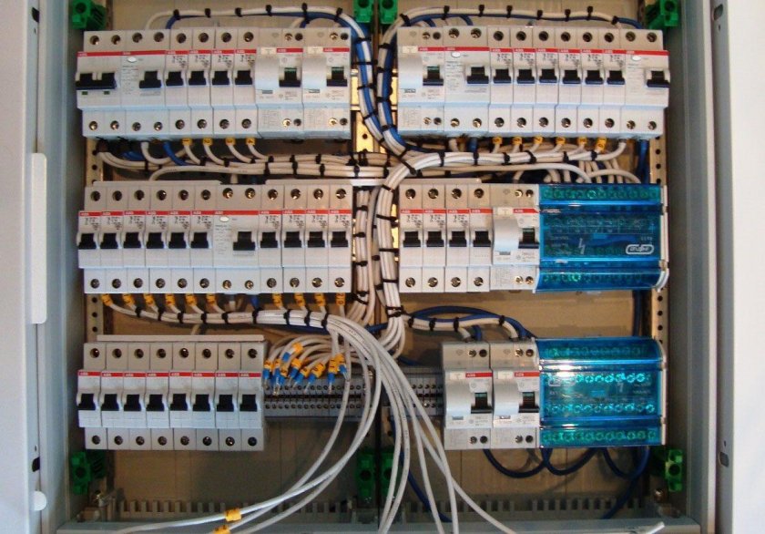Электромонтаж в распределительных щитах