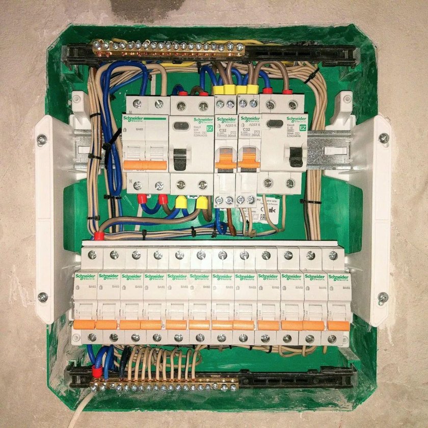 Автоматы электрощита Schneider