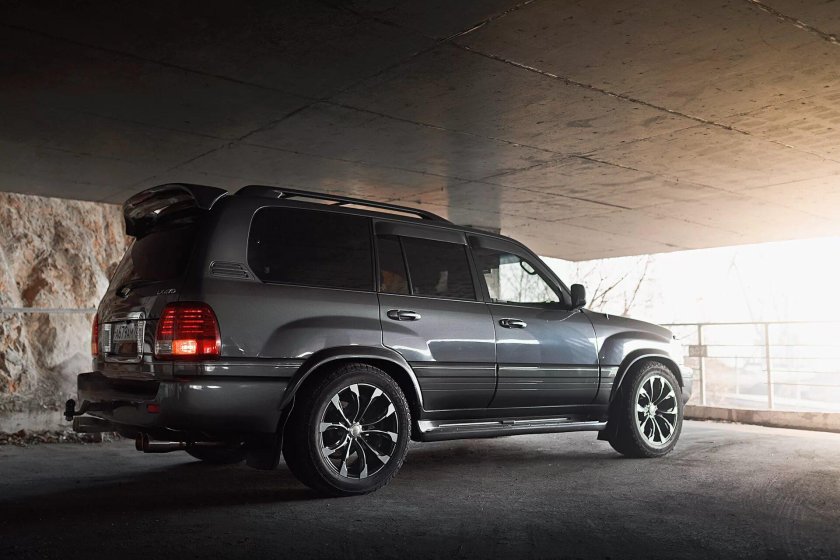 Lexus LX 2003