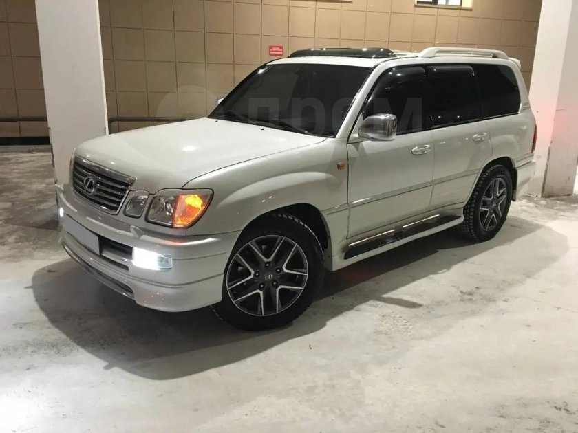 Лексус 470 белый