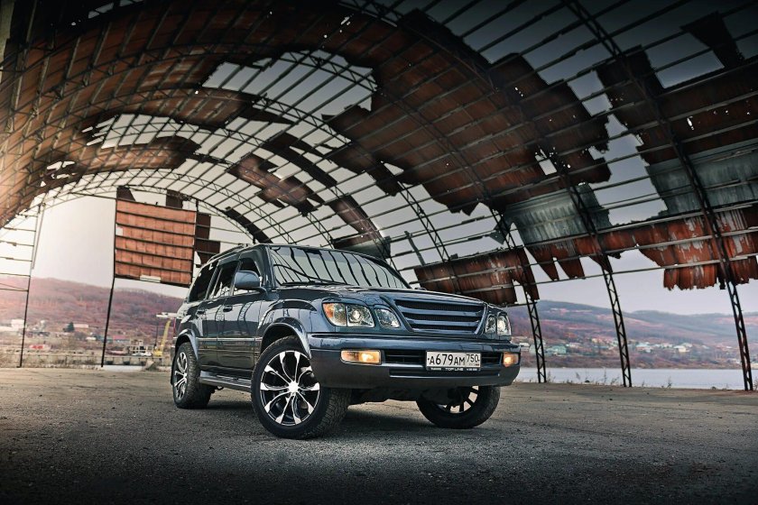 Lexus LX 2
