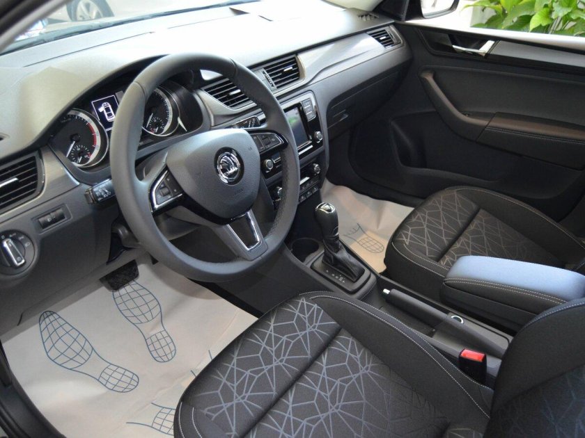 Шкода Рапид 2019 салон