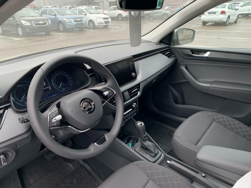 Шкода Рапид 2022 салон