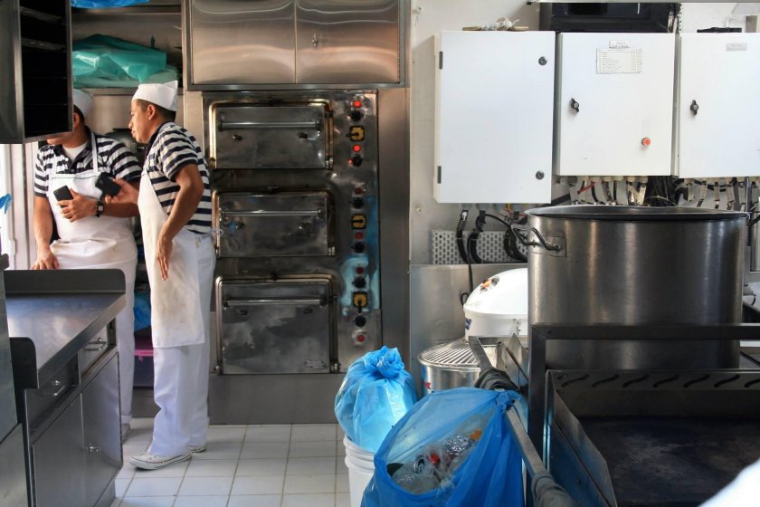 Кок на камбузе