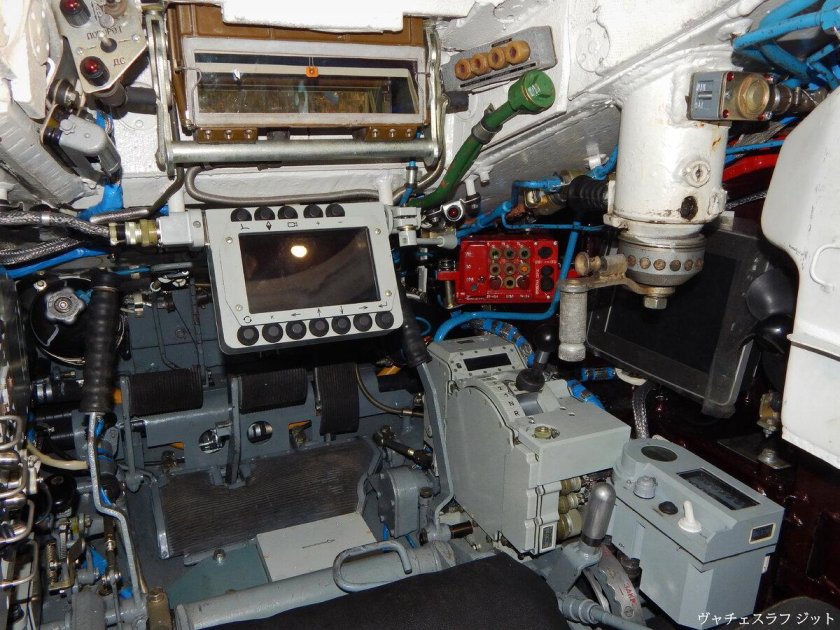 Люк мехвода т-72