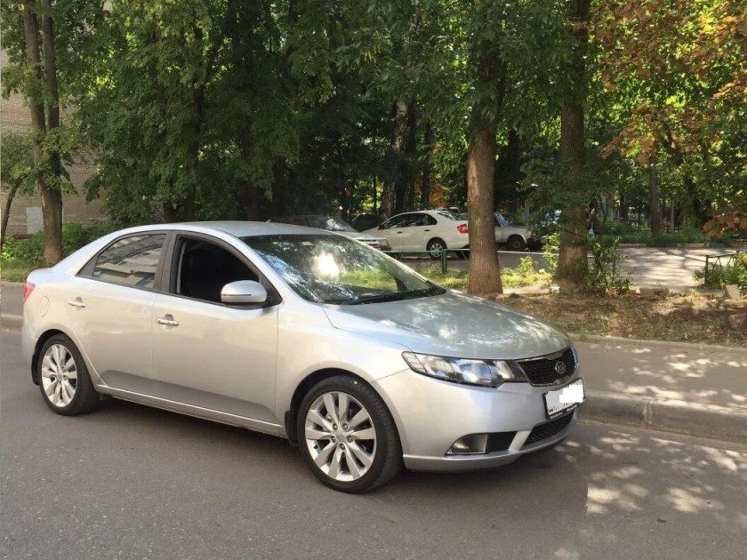 Kia Cerato 2 серебристая