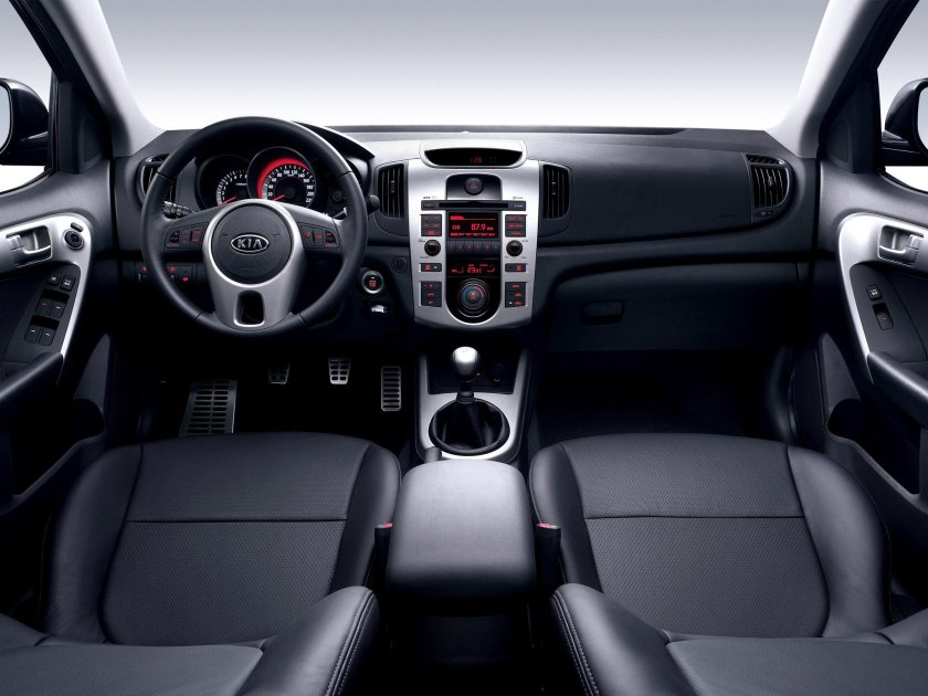 Киа Церато 2009 салон