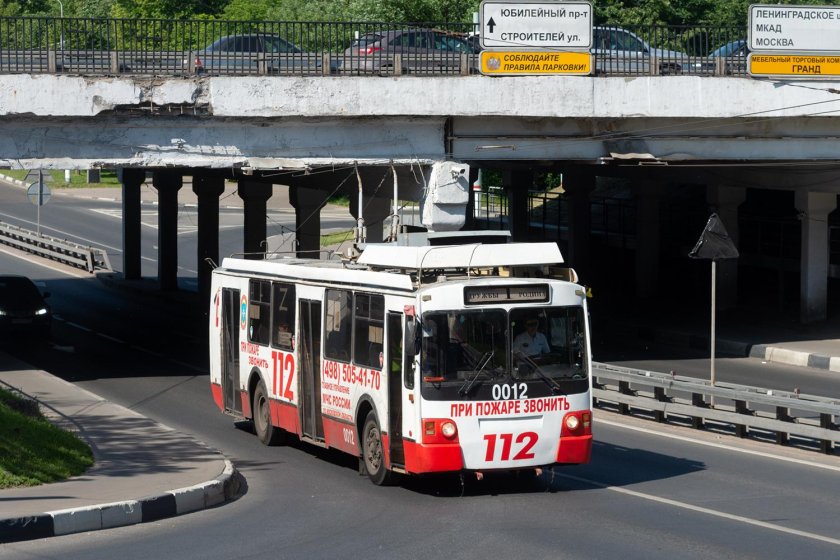 Троллейбус сзади