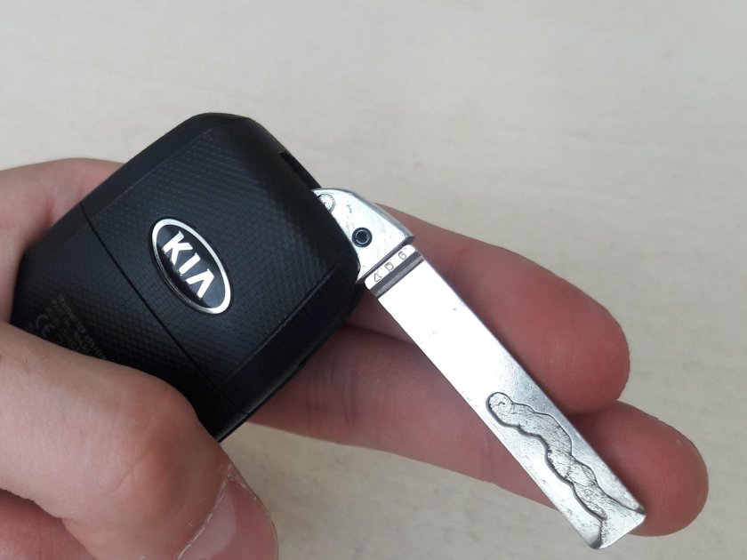 Выкидной ключ Киа Рио 4