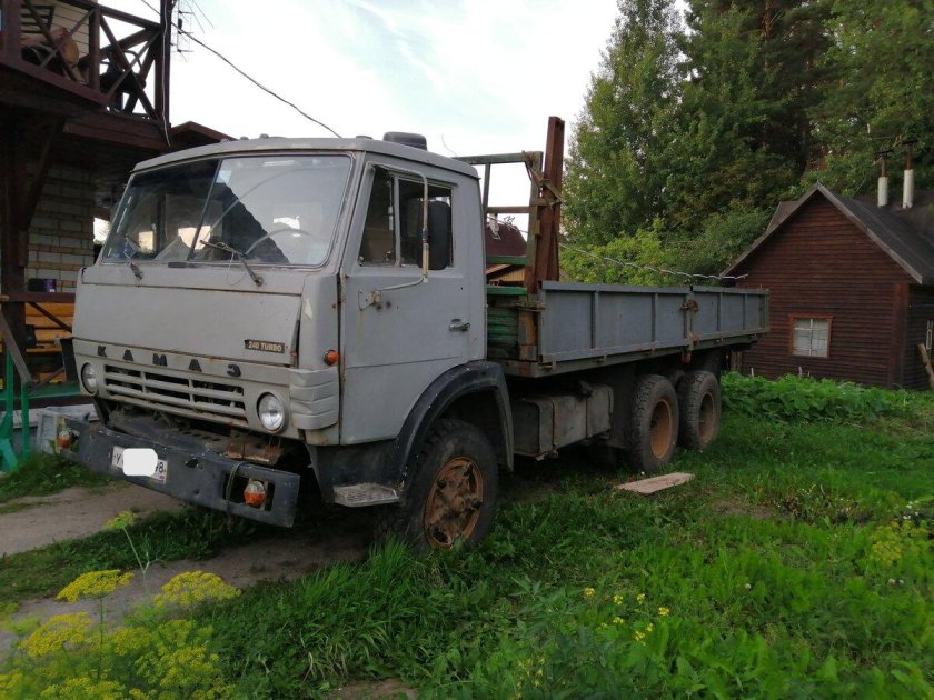 КАМАЗ 5320 серый