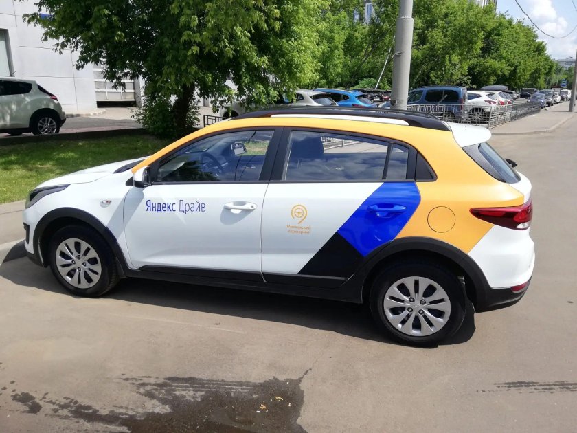 Каршеринговый автомобиль