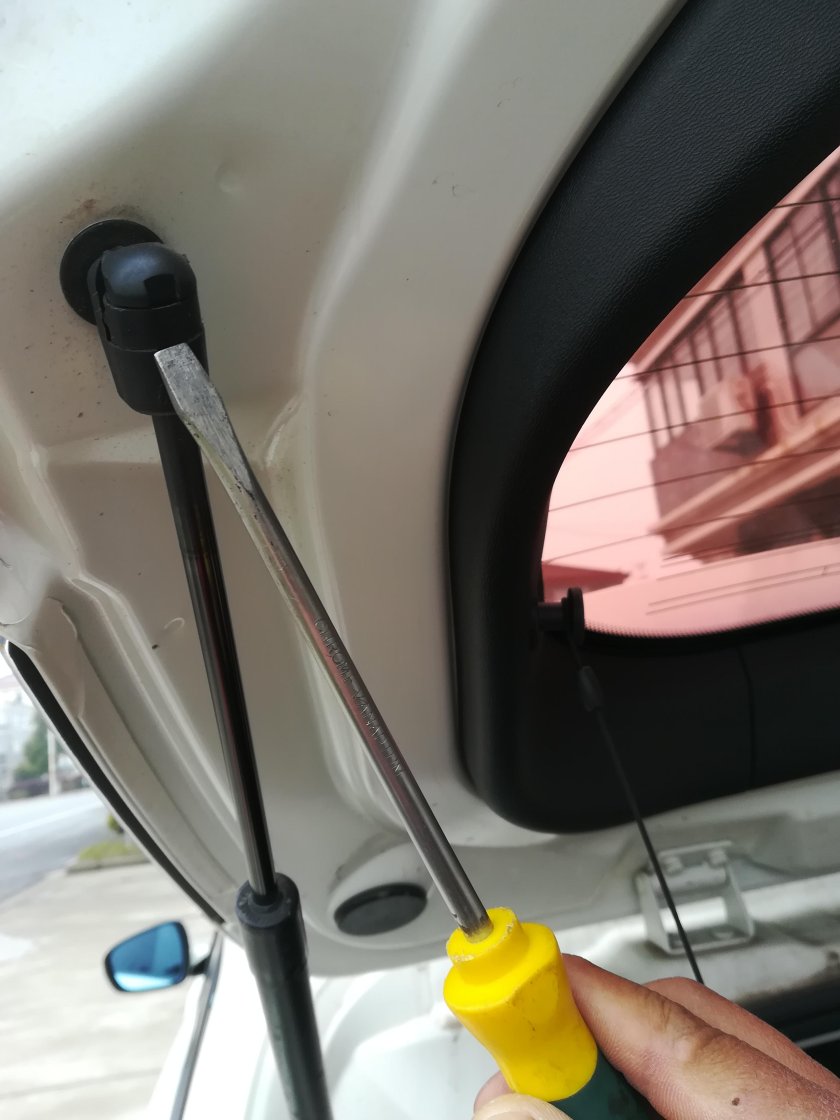 Амортизатор багажника гидравлический БМВ