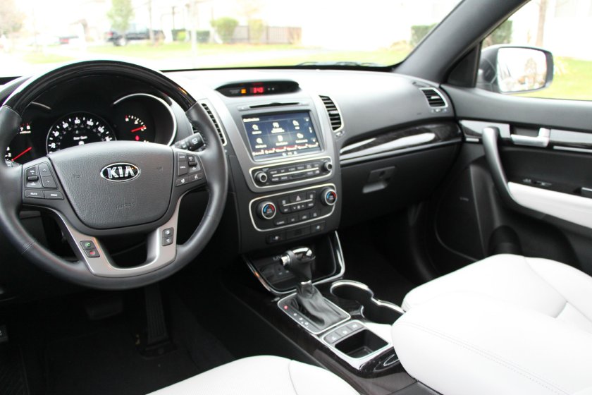 Киа Соренто 2023 салон