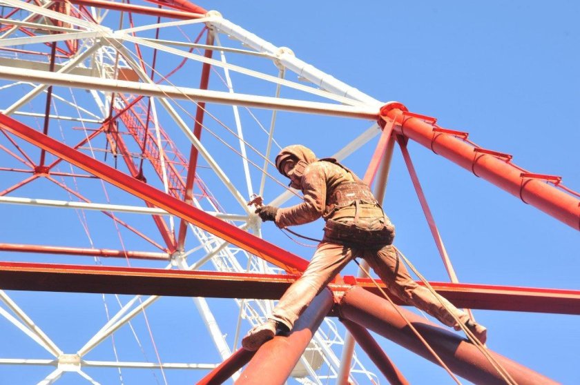 Монтажник высотник металлоконструкций