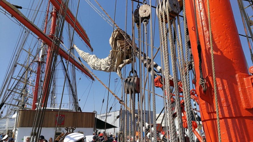 Парусник Седов мачты