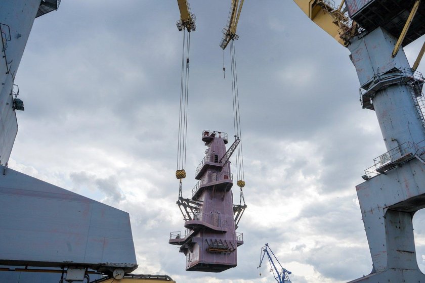 Погрузка мачты