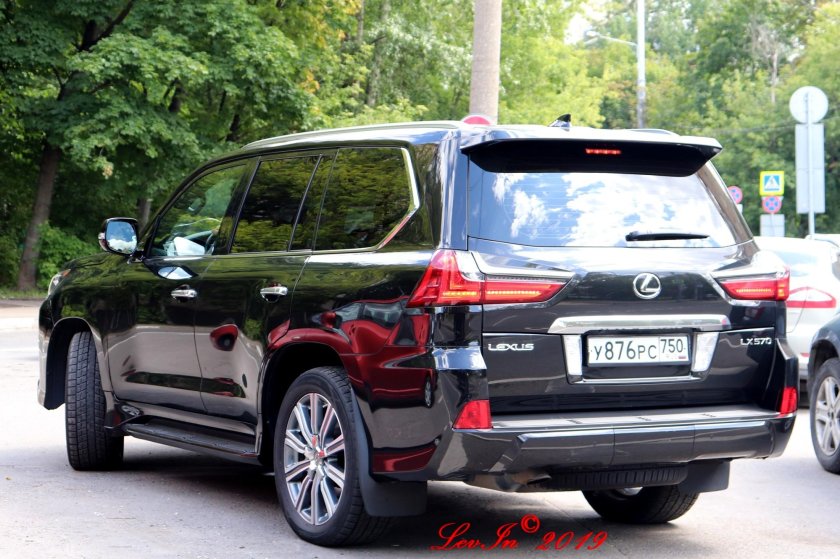 Джип Лексус 750