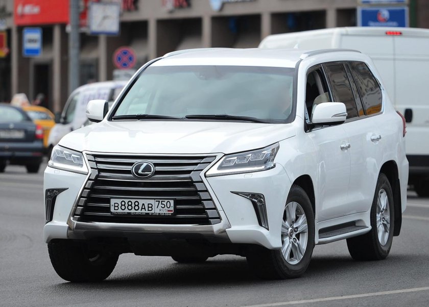 Lexus LX 750