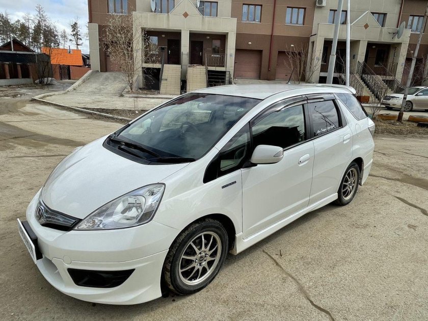 Хонда фит шаттл белая