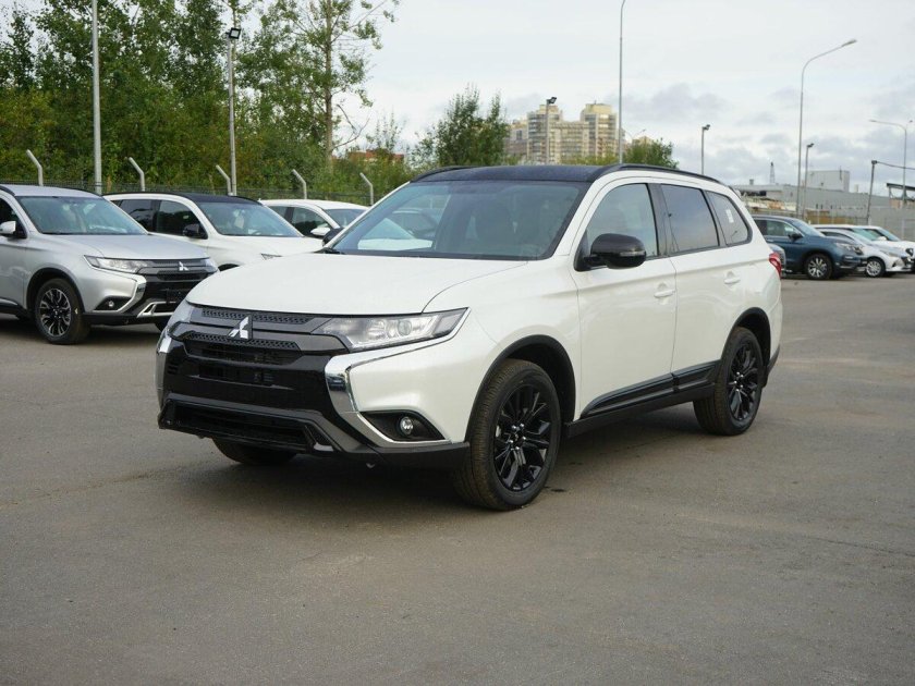Митсубиси Аутлендер 2022