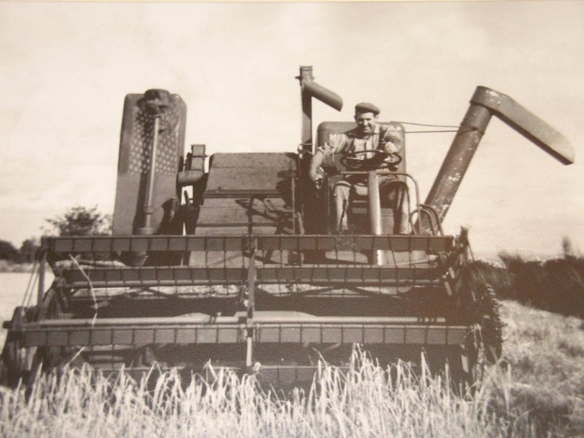 Зерноуборочный комбайн Сталинец-6