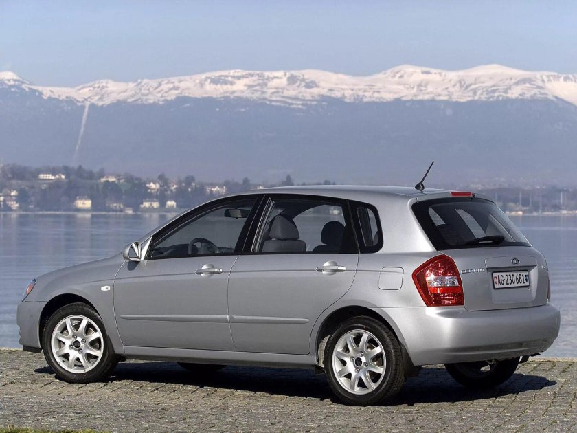 Киа Серато 1 хэтчбек