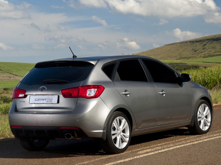 Kia Cerato 2010 хэтчбек