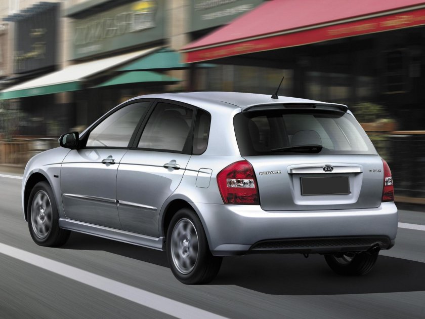 Киа Серато 2007 хэтчбек