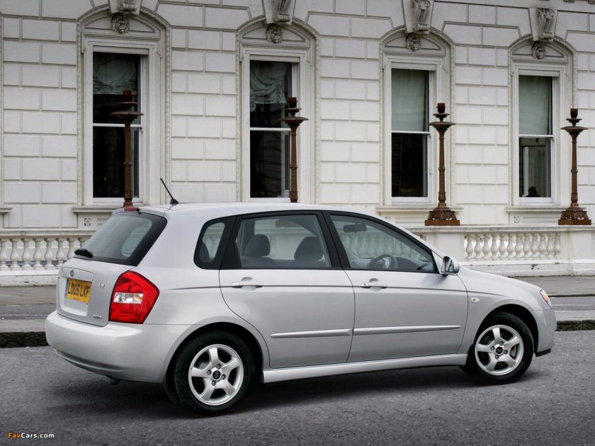 Kia Cerato 2007 хэтчбек