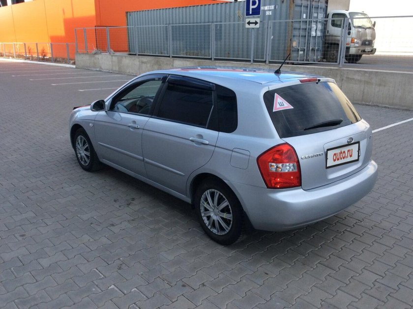 Церато хэтчбек 2006