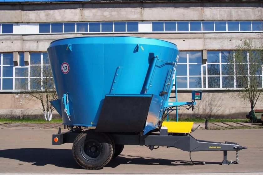 АКМ-9 кормораздатчик