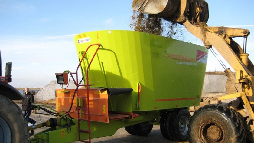 Смеситель – раздатчик кормов СРК-16в «хозяин»