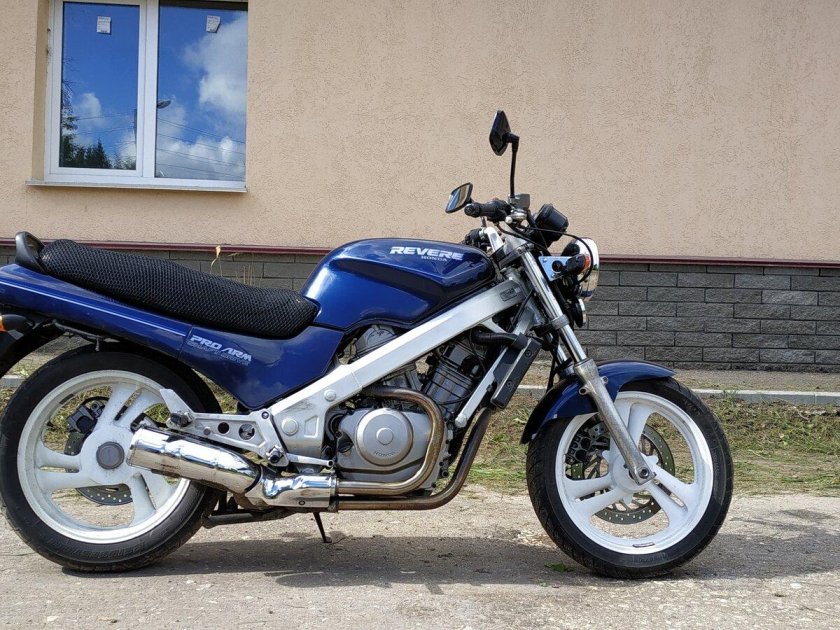 Стекло Honda NTV 650
