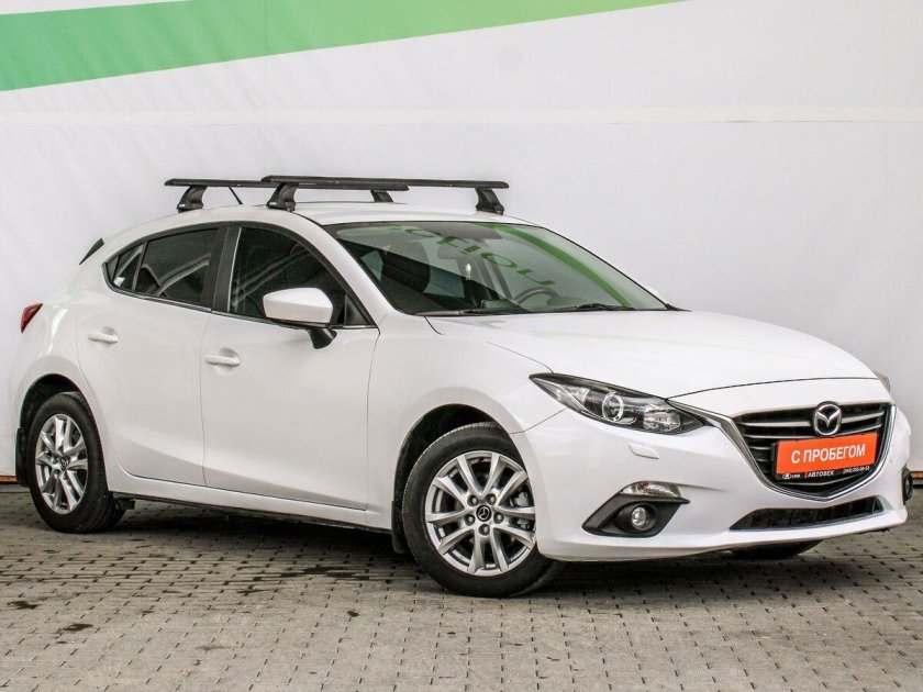 Белая Мазда 3бк комплектация туринг, белые сиденья