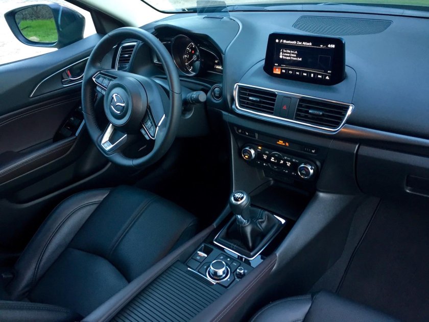 Mazda 3 2017 салон