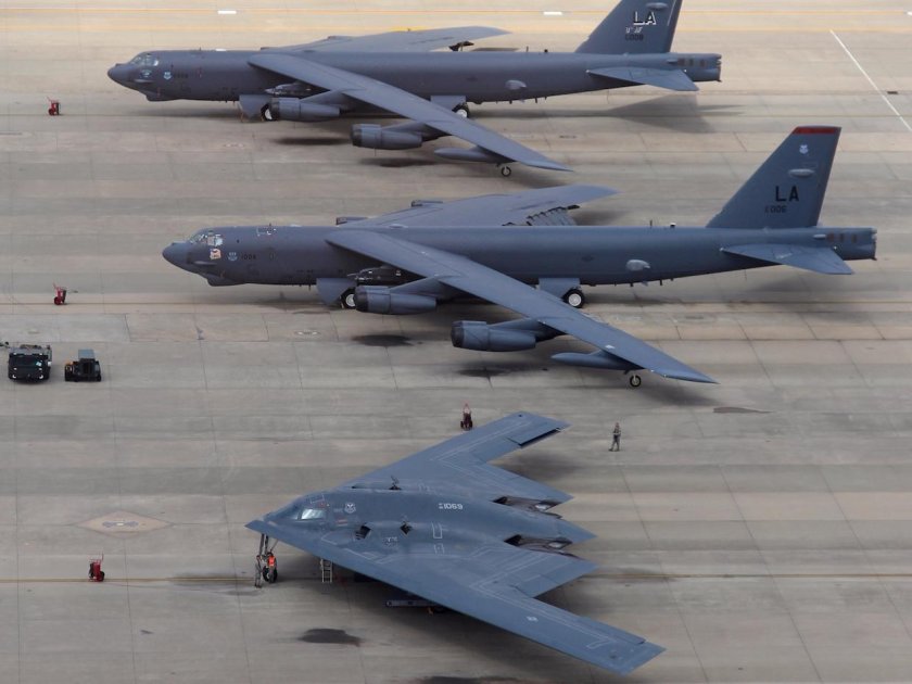 Стелс-бомбардировщик b-2