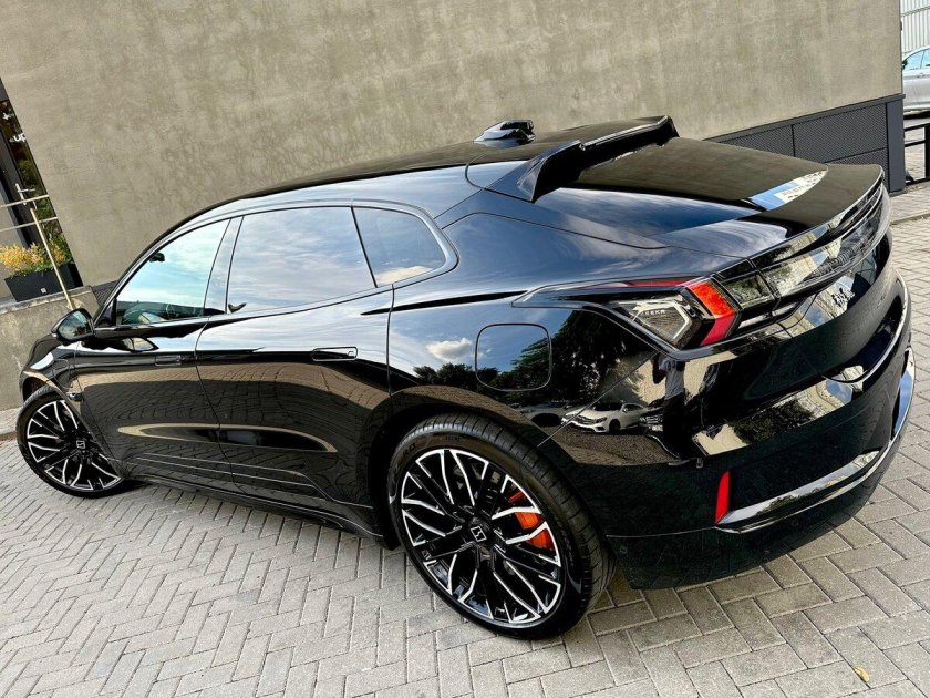 Zeekr 001 черный