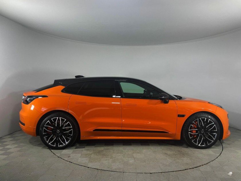 Zeekr 001 оранжевый