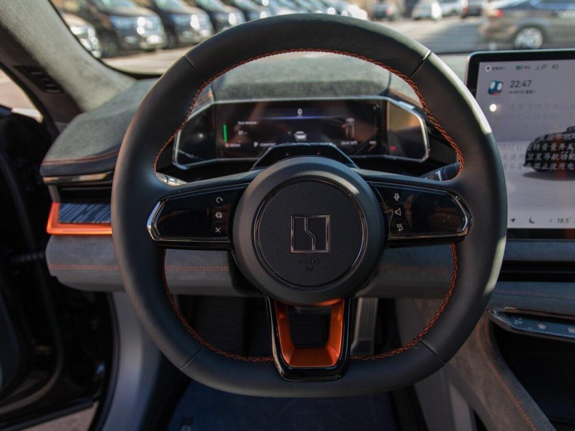 Zeekr 001 алькантара