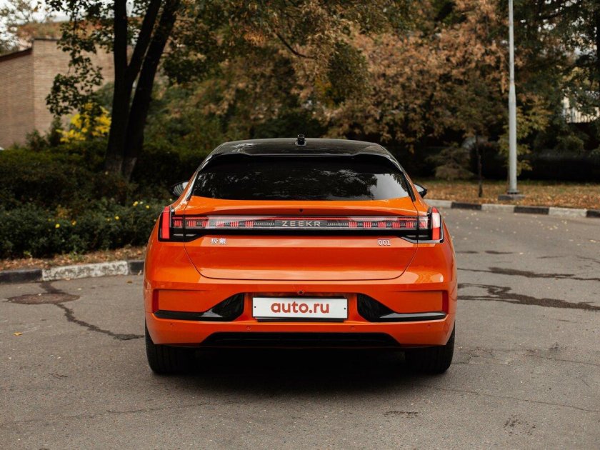 Zeekr 001 оранжевый