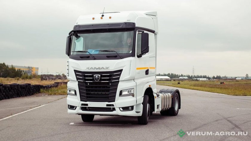 Тягач КАМАЗ-54901