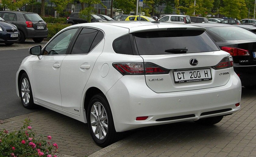 Lexus ct200h 2011