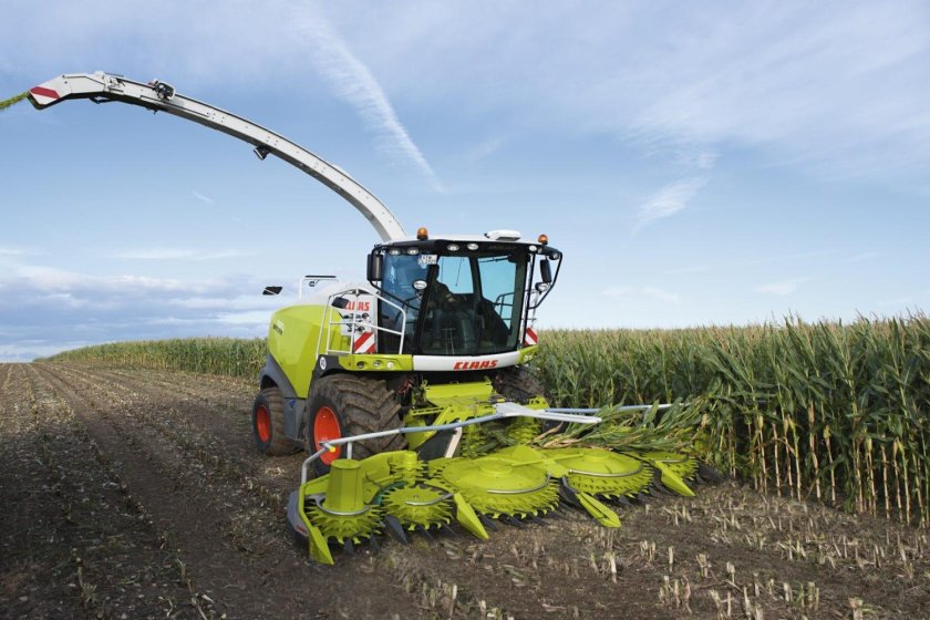 Кормоуборочный комбайн CLAAS