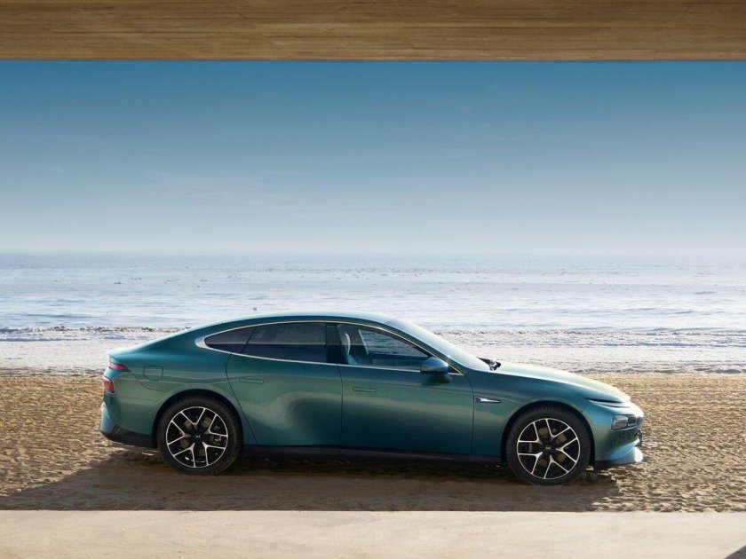 Китайский электромобиль xpeng p7