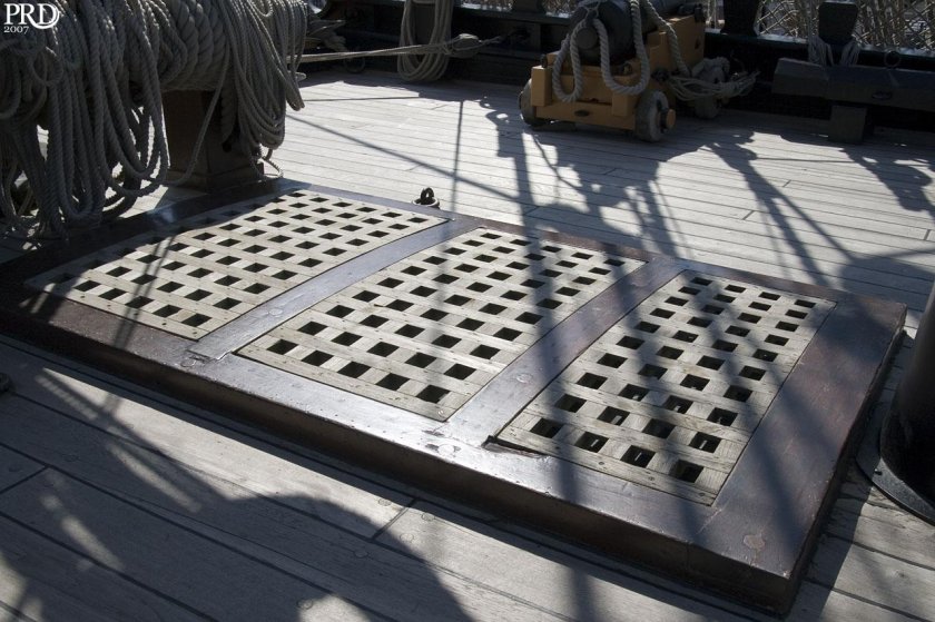 Модель HMS Victory- решетки люков опердека